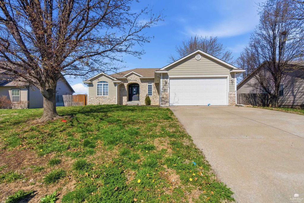 8739 William Drive, Manhattan, KS 66502
