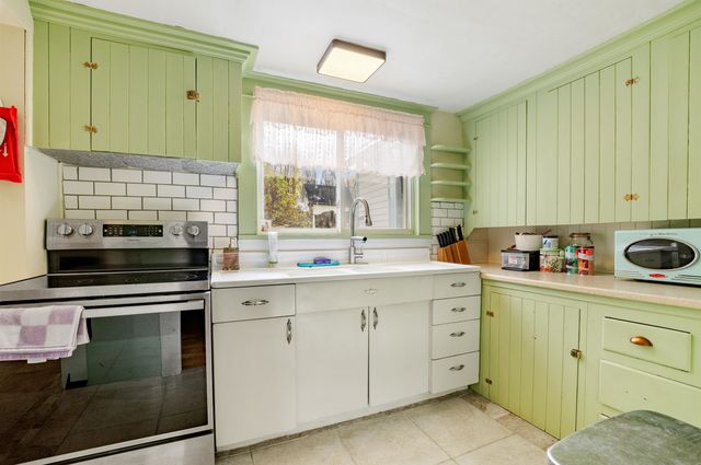 162 Caswell Avenue, Derby, VT 05830