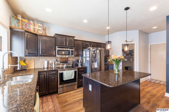 18701 Birchwood Avenue, Omaha, NE 68135