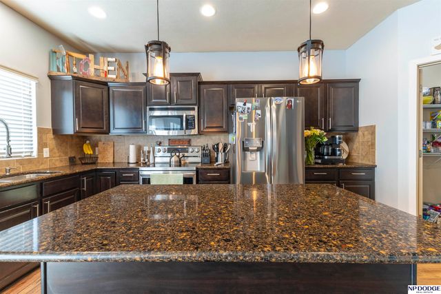 18701 Birchwood Avenue, Omaha, NE 68135