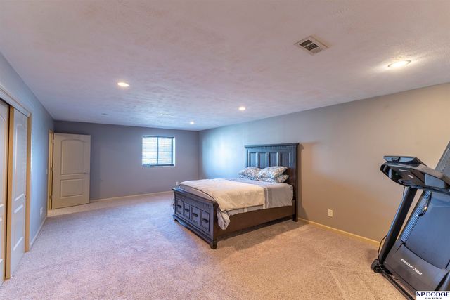 18701 Birchwood Avenue, Omaha, NE 68135