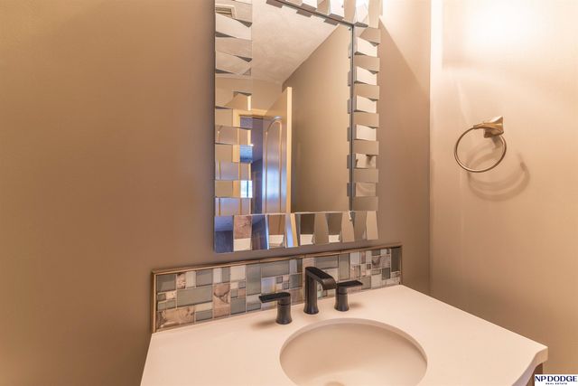 18701 Birchwood Avenue, Omaha, NE 68135