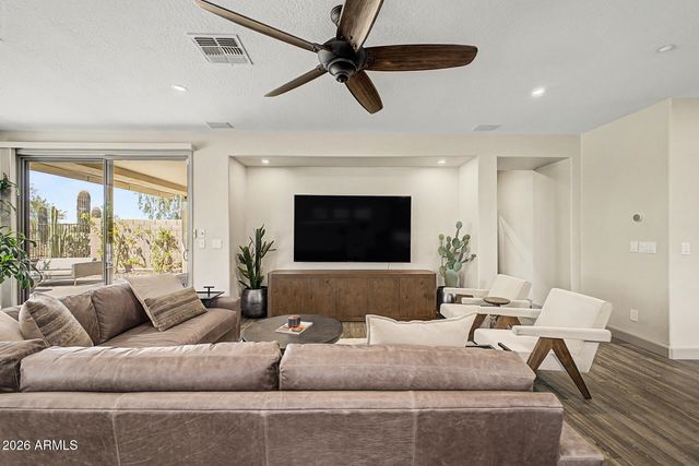 40726 N NOBLE HAWK Court, Phoenix, AZ 85086