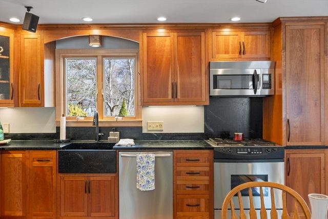 17 Drexel Drive, Chelmsford, MA 01863