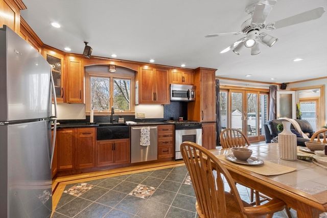 17 Drexel Drive, Chelmsford, MA 01863