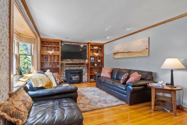 17 Drexel Drive, Chelmsford, MA 01863