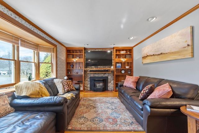 17 Drexel Drive, Chelmsford, MA 01863