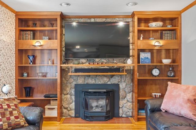 17 Drexel Drive, Chelmsford, MA 01863