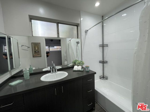 2128 N Beverly Glen Boulevard 1, Los Angeles, CA 90077