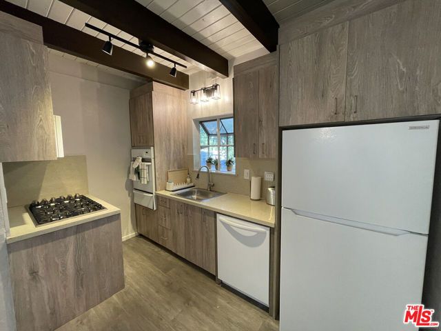 2128 N Beverly Glen Boulevard 1, Los Angeles, CA 90077