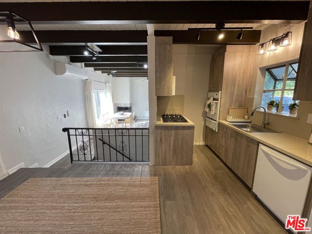 2128 N Beverly Glen Boulevard 1, Los Angeles, CA 90077