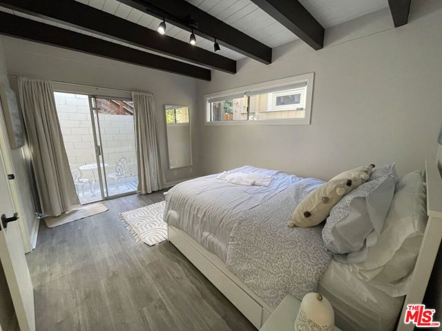 2128 N Beverly Glen Boulevard 1, Los Angeles, CA 90077