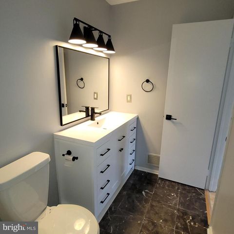 23 JERMYN CT, Sterling, VA 20165