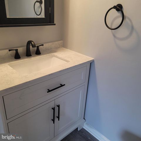 23 JERMYN CT, Sterling, VA 20165