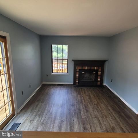 23 JERMYN CT, Sterling, VA 20165