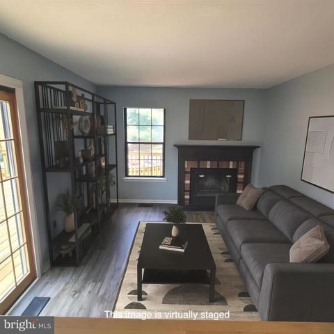 23 JERMYN CT, Sterling, VA 20165