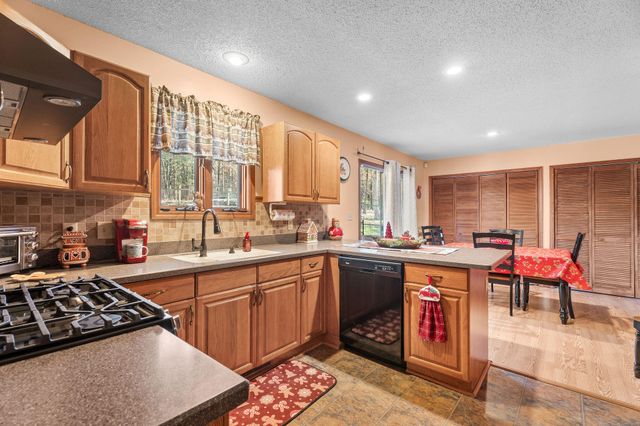 845 Alyeska Point Road, Lampe, MO 65681