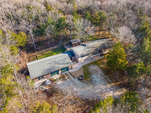 845 Alyeska Point Road, Lampe, MO 65681