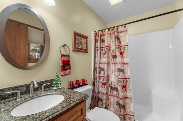 845 Alyeska Point Road, Lampe, MO 65681