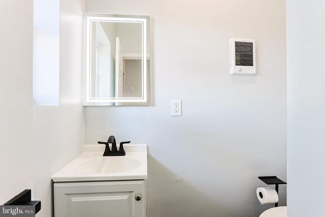 2825 E VICTORIA ST, Philadelphia, PA 19134