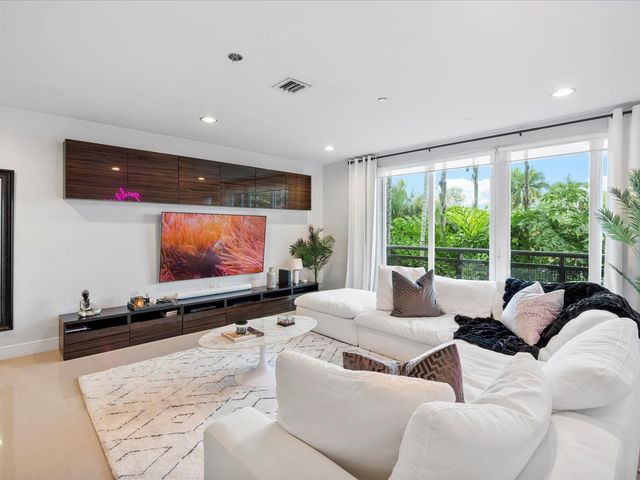 832 NE 19TH Avenue 832, Fort Lauderdale, FL 33304