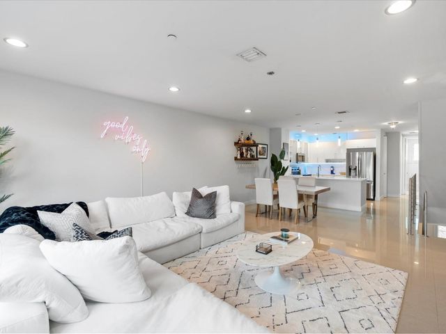 832 NE 19TH Avenue 832, Fort Lauderdale, FL 33304