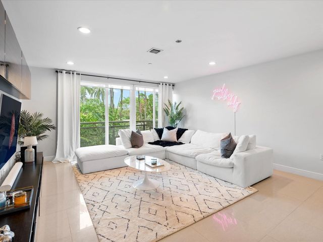 832 NE 19TH Avenue 832, Fort Lauderdale, FL 33304