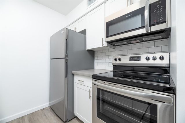 1401 NE 17th Court 207, Fort Lauderdale, FL 33305