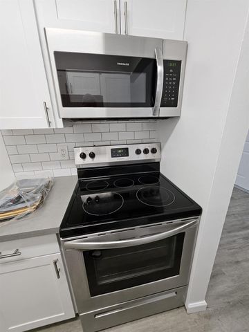 1401 NE 17th Court 207, Fort Lauderdale, FL 33305