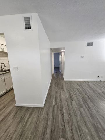 1401 NE 17th Court 207, Fort Lauderdale, FL 33305