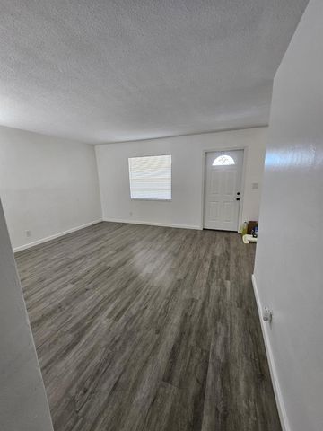 1401 NE 17th Court 207, Fort Lauderdale, FL 33305