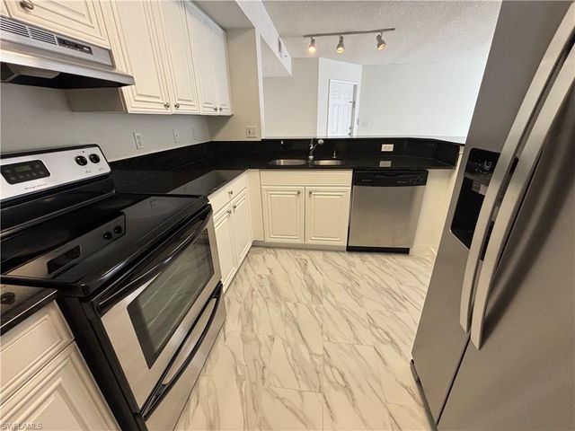 8265 Ibis Club DR 610, Naples, FL 34104