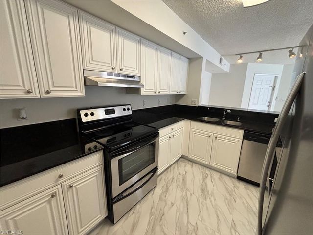 8265 Ibis Club DR 610, Naples, FL 34104