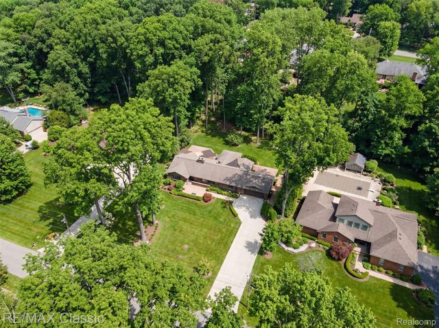 16800 Bell Creek Lane, Livonia, MI 48154