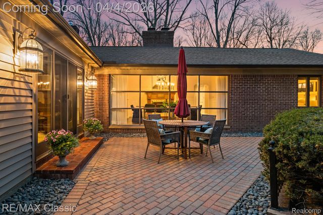 16800 Bell Creek Lane, Livonia, MI 48154