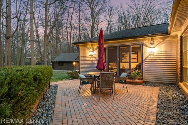 16800 Bell Creek Lane, Livonia, MI 48154