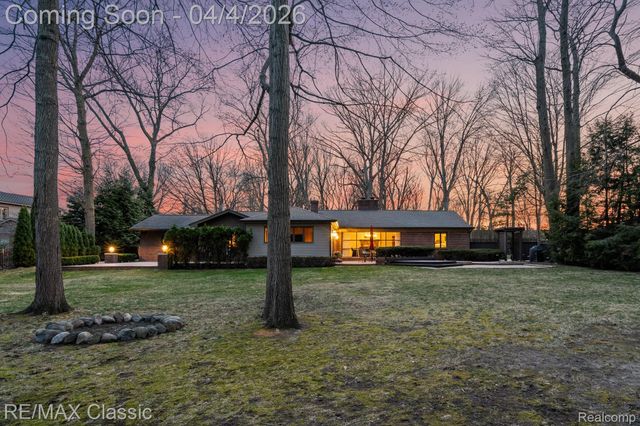 16800 Bell Creek Lane, Livonia, MI 48154