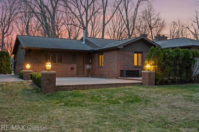 16800 Bell Creek Lane, Livonia, MI 48154