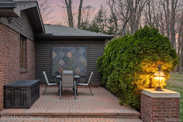 16800 Bell Creek Lane, Livonia, MI 48154