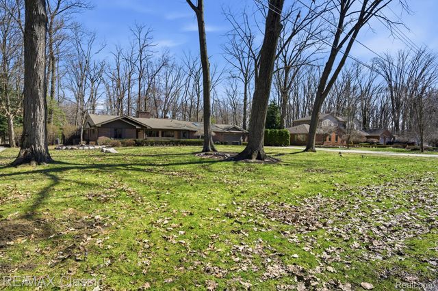 16800 Bell Creek Lane, Livonia, MI 48154