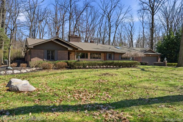 16800 Bell Creek Lane, Livonia, MI 48154