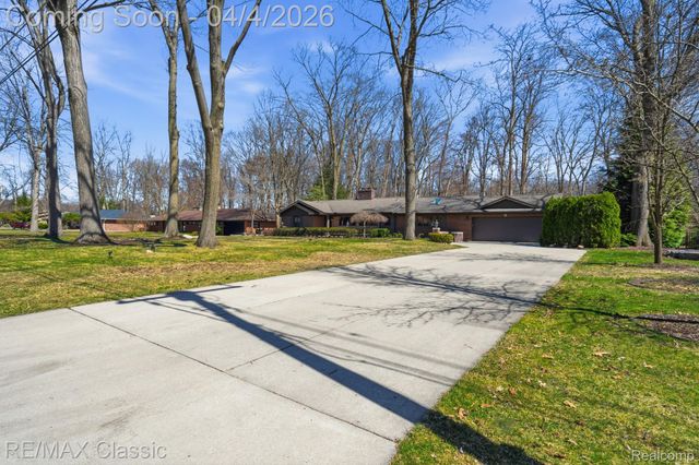 16800 Bell Creek Lane, Livonia, MI 48154