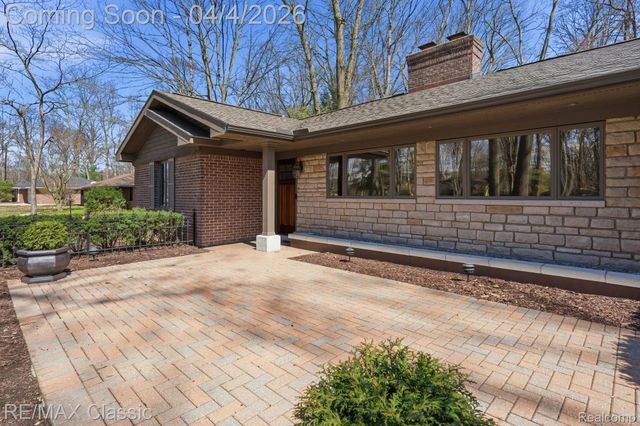 16800 Bell Creek Lane, Livonia, MI 48154