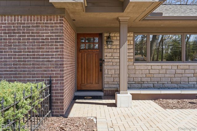 16800 Bell Creek Lane, Livonia, MI 48154