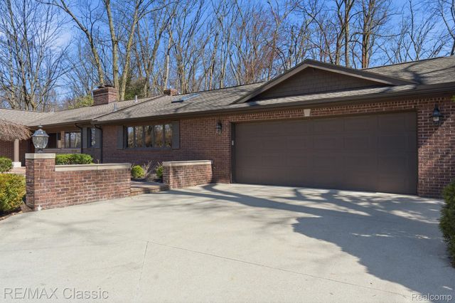 16800 Bell Creek Lane, Livonia, MI 48154