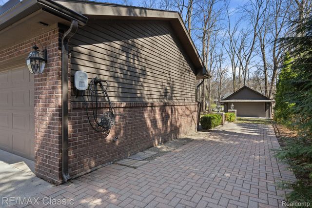 16800 Bell Creek Lane, Livonia, MI 48154