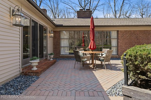 16800 Bell Creek Lane, Livonia, MI 48154