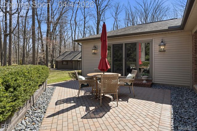 16800 Bell Creek Lane, Livonia, MI 48154