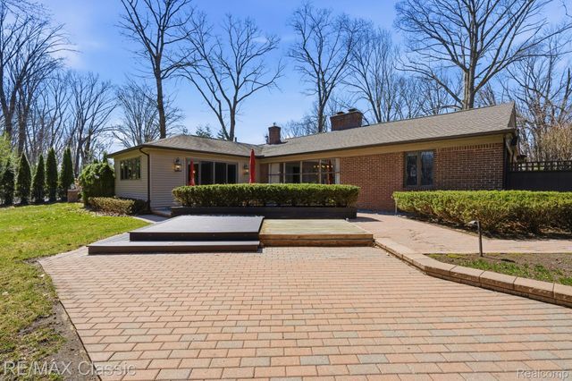 16800 Bell Creek Lane, Livonia, MI 48154