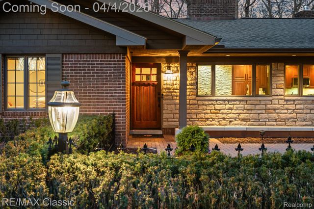 16800 Bell Creek Lane, Livonia, MI 48154